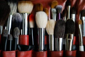 The Ultimate Guide to Building Your Makeup Kit: A Comprehensive List