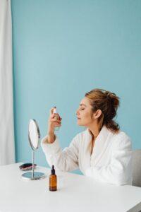 Learn How to use a setting spray